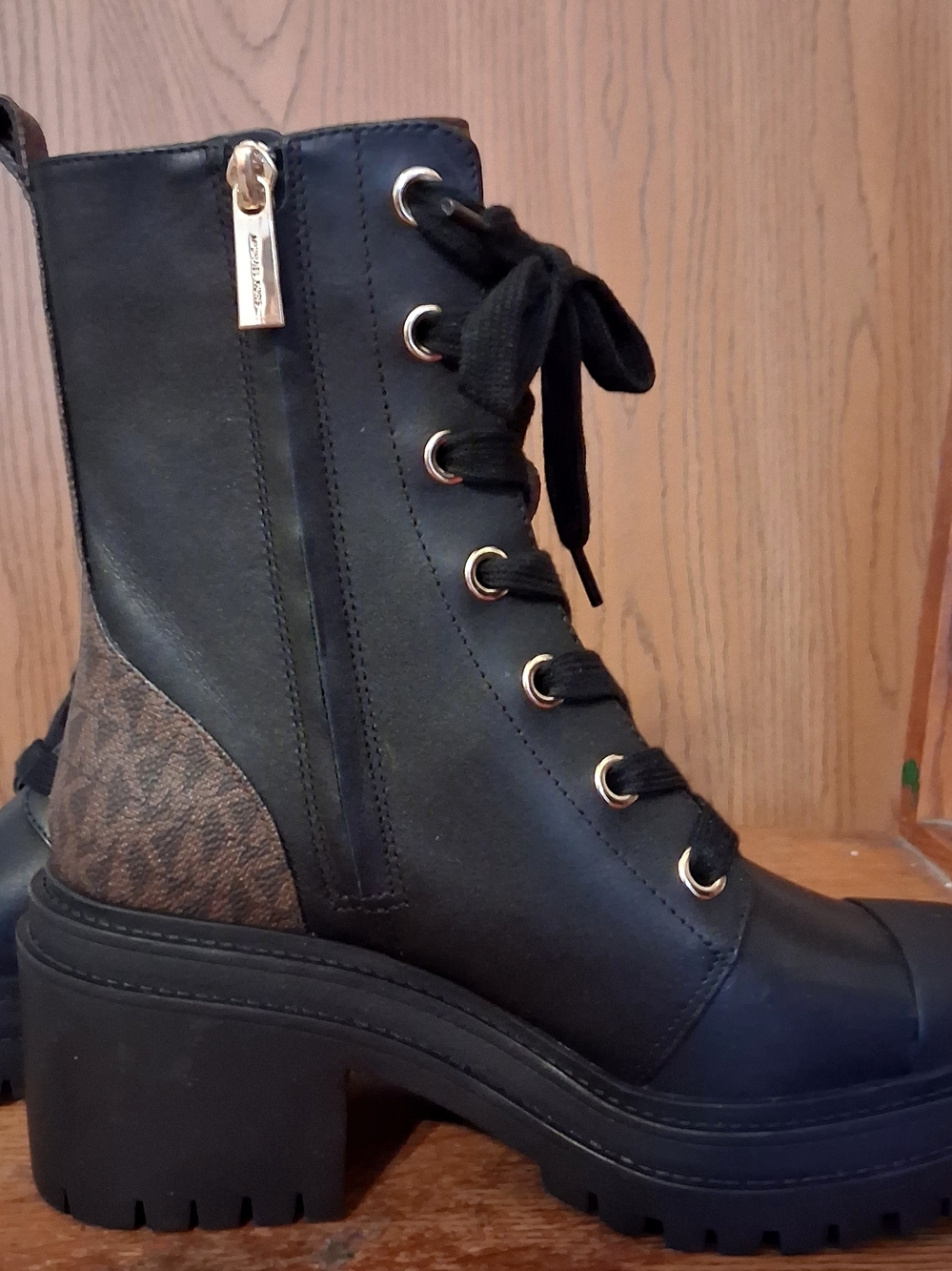 Michael Kors Black Lace-Up Platform Ankle Boots Sz 6.5 NWOT - Picture 3 of 12